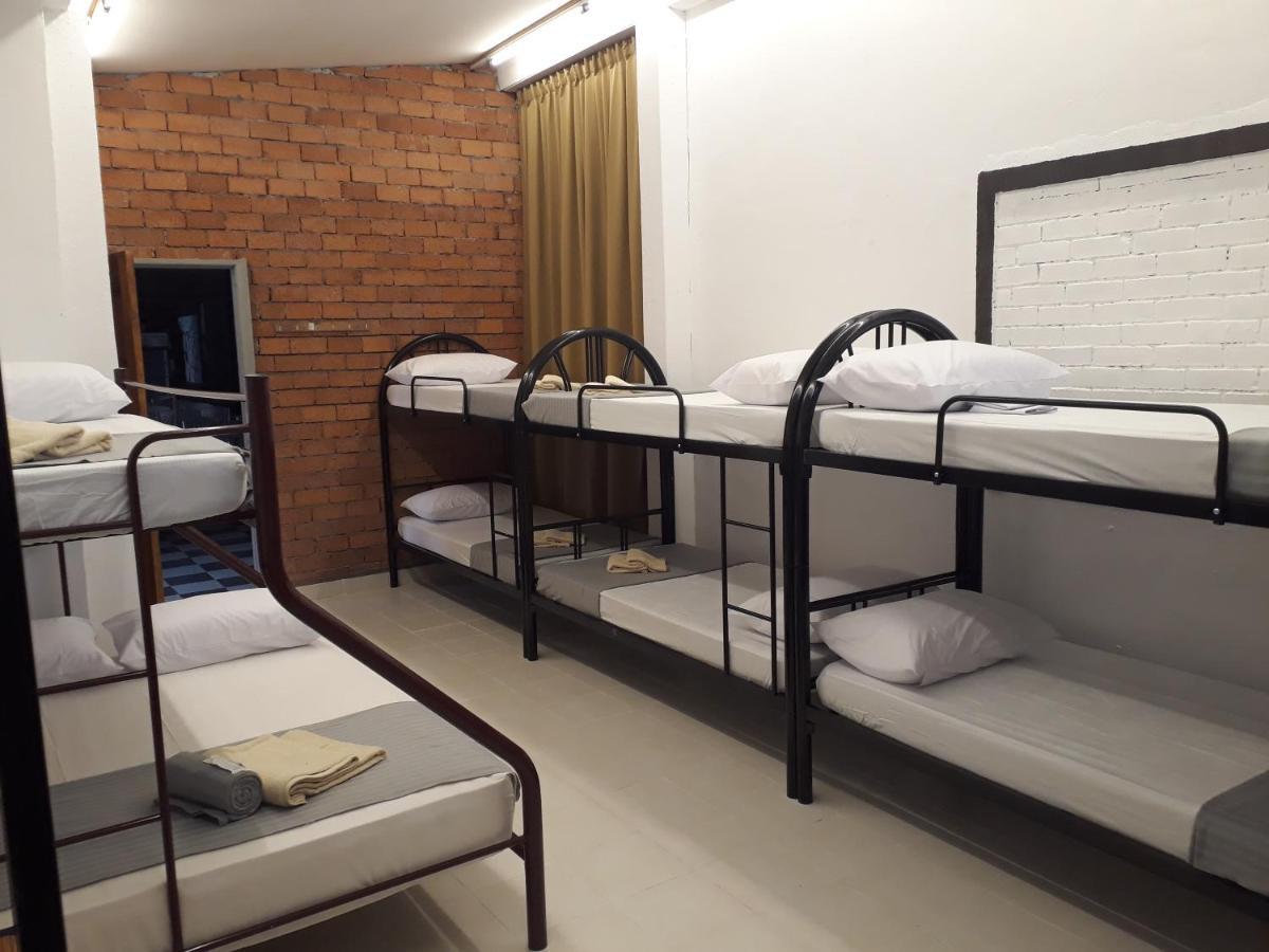 Dorm Master Hostel Padang Mat Sirat Bagian luar foto