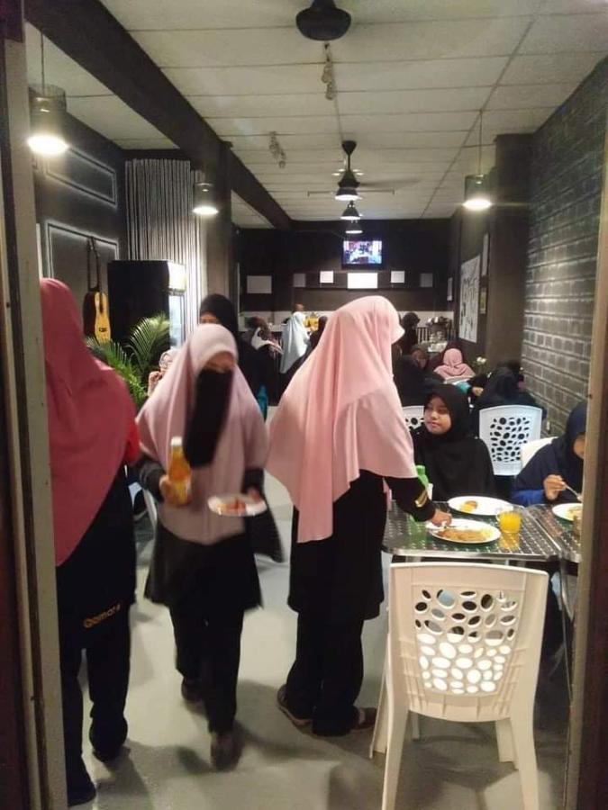 Dorm Master Hostel Padang Mat Sirat Bagian luar foto