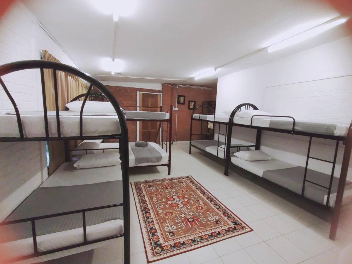 Dorm Master Hostel Padang Mat Sirat Bagian luar foto